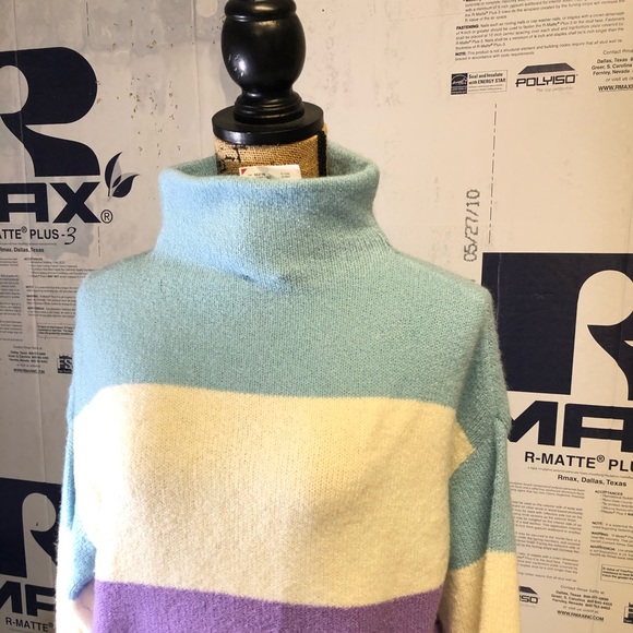 Color Tier Turtle Neck - Picture 1 of 2
